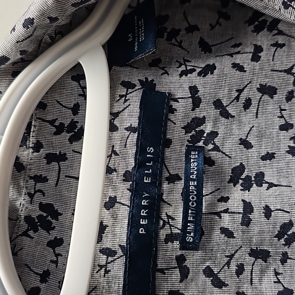 Perry Ellis Mens floral Button Up Shirt, blue , Medium - Picture 2 of 3